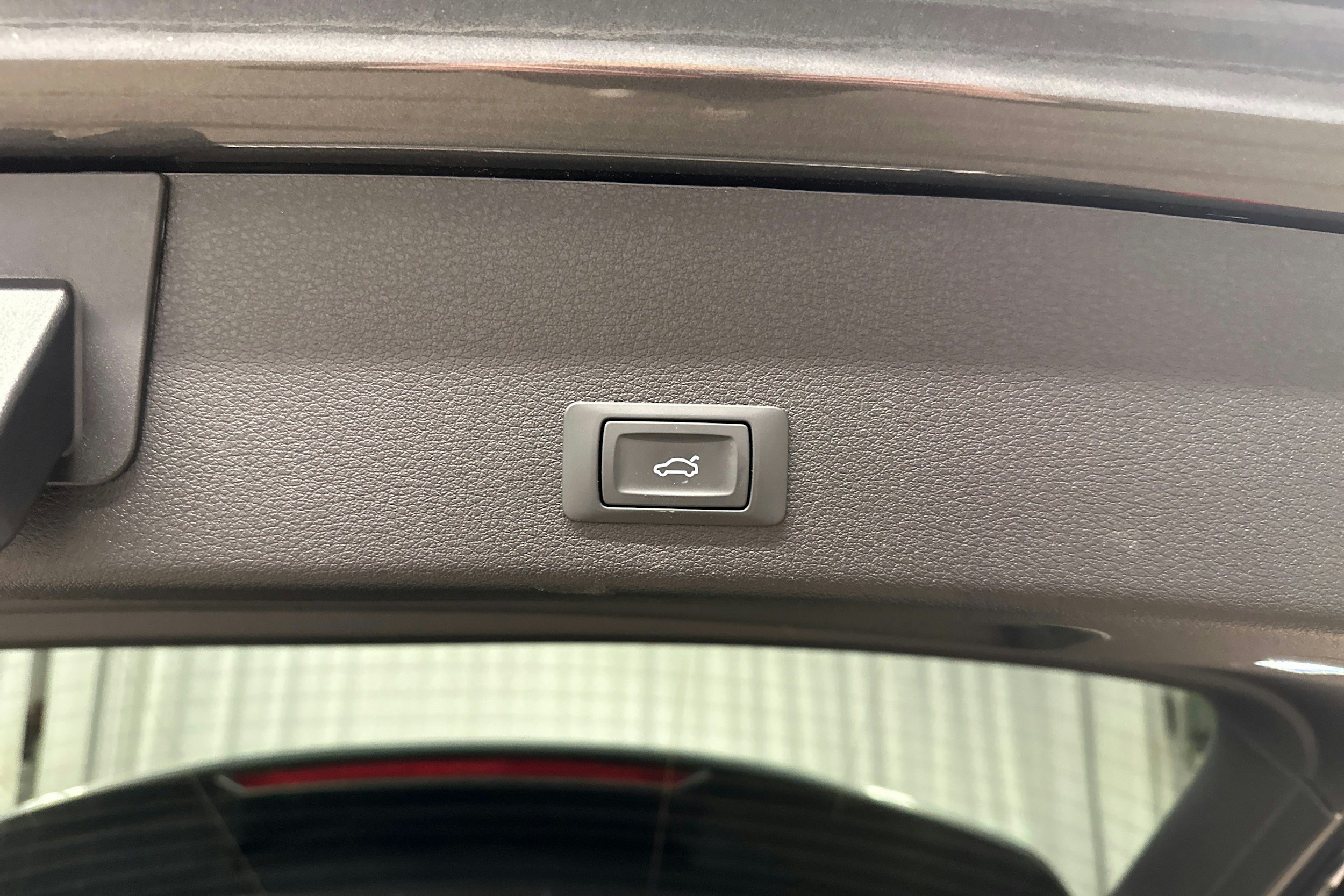 harmaa Audi e-tron 2022 kuva 33.