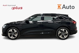 musta Audi e-tron 2022 kuva 6.