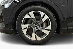 musta Audi e-tron 2022 kuva 11.