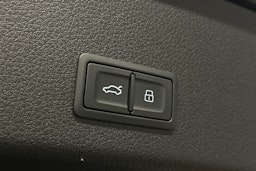 musta Audi e-tron 2022 kuva 14.