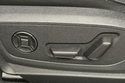 musta Audi e-tron 2022 kuva 16.