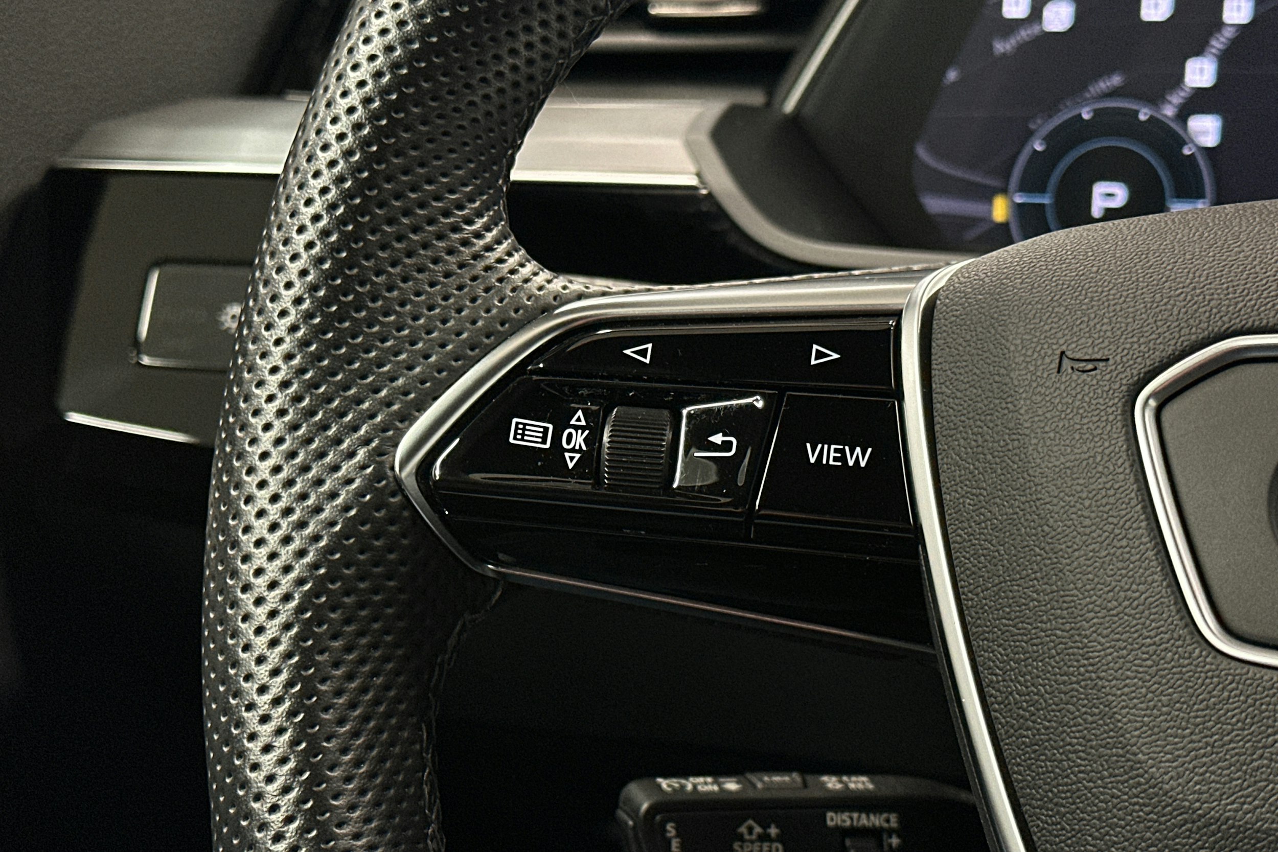 musta Audi e-tron 2022 kuva 20.