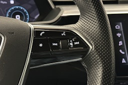 musta Audi e-tron 2022 kuva 21.