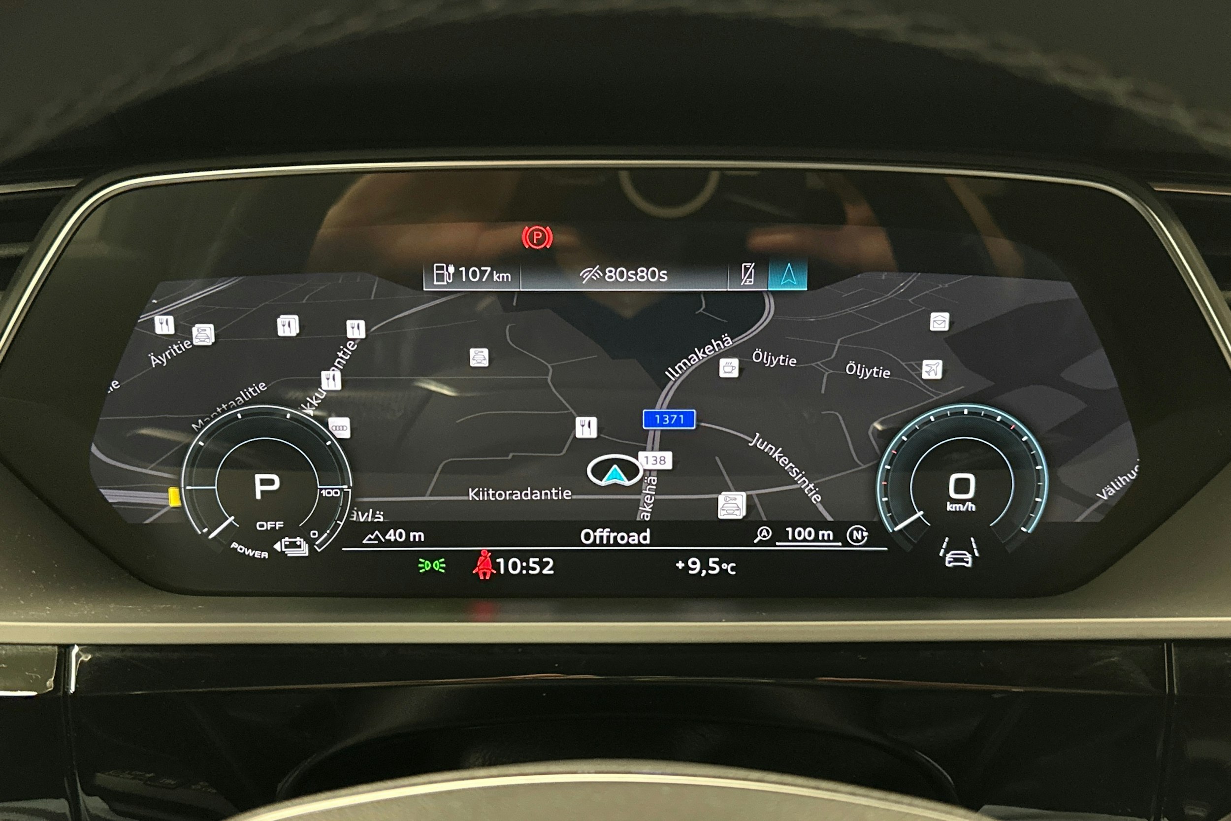 musta Audi e-tron 2022 kuva 23.