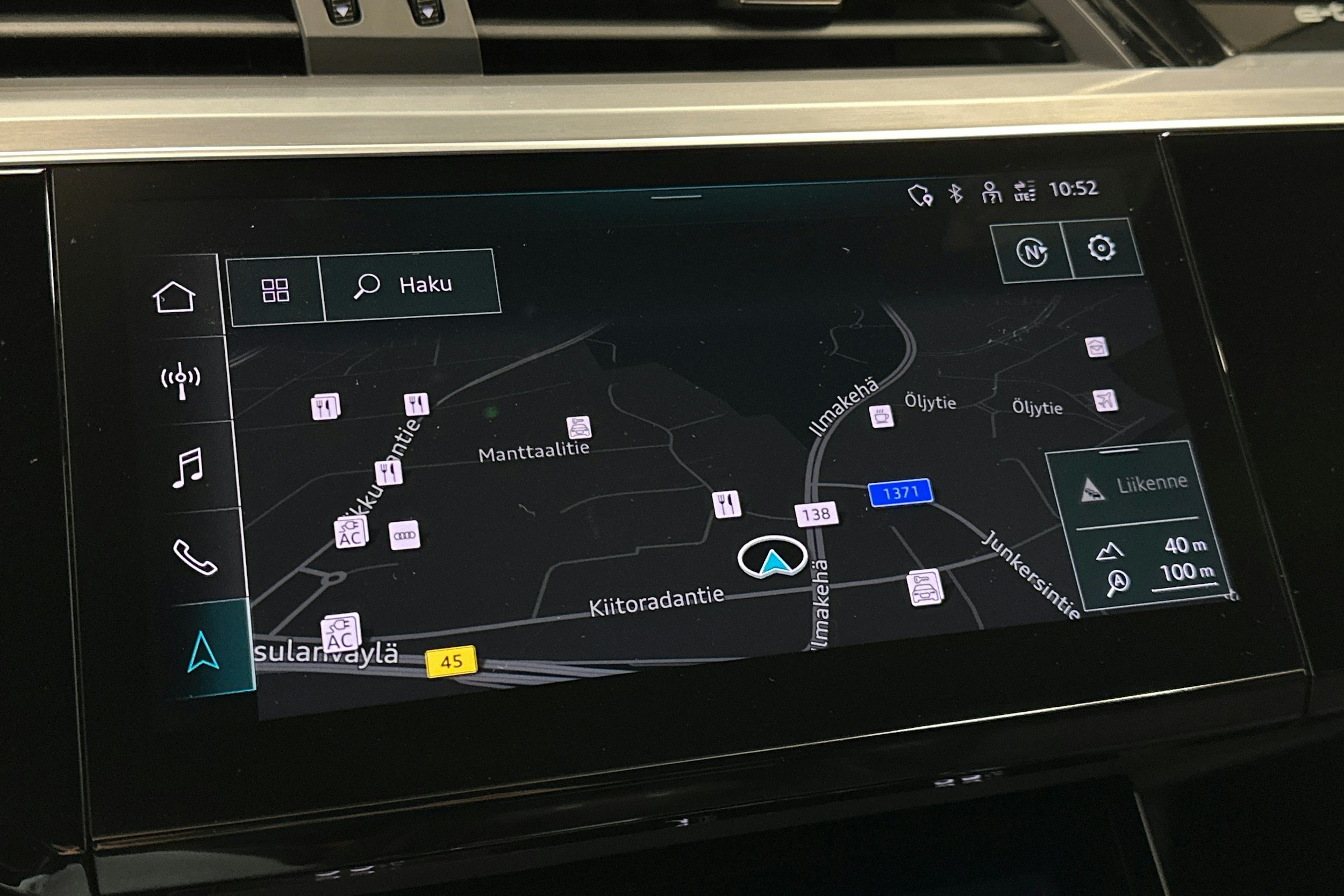 musta Audi e-tron 2022 kuva 24.