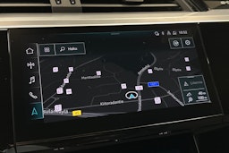 musta Audi e-tron 2022 kuva 24.