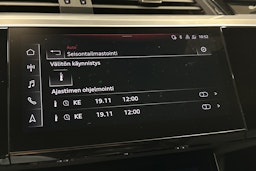 musta Audi e-tron 2022 kuva 26.