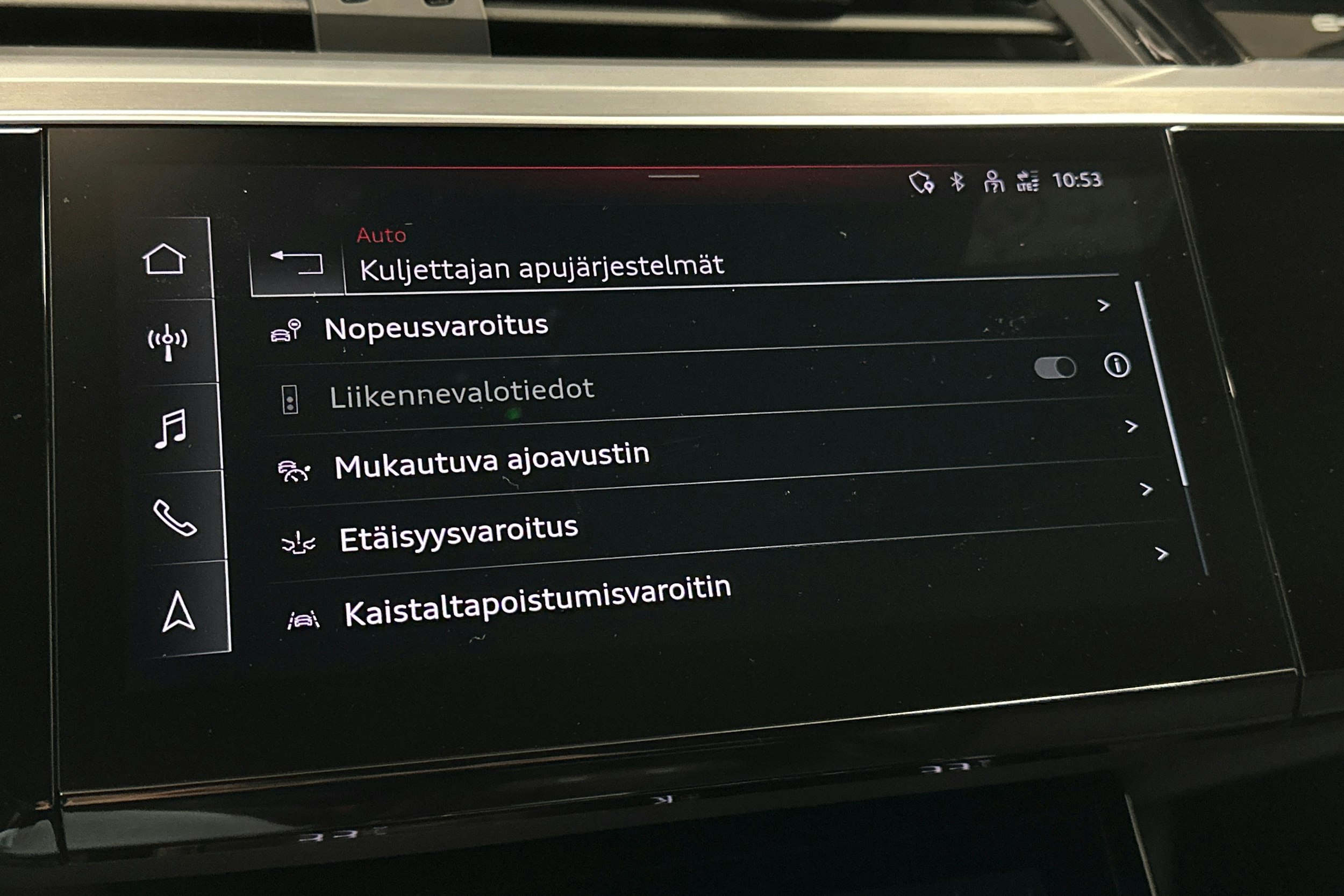 musta Audi e-tron 2022 kuva 27.