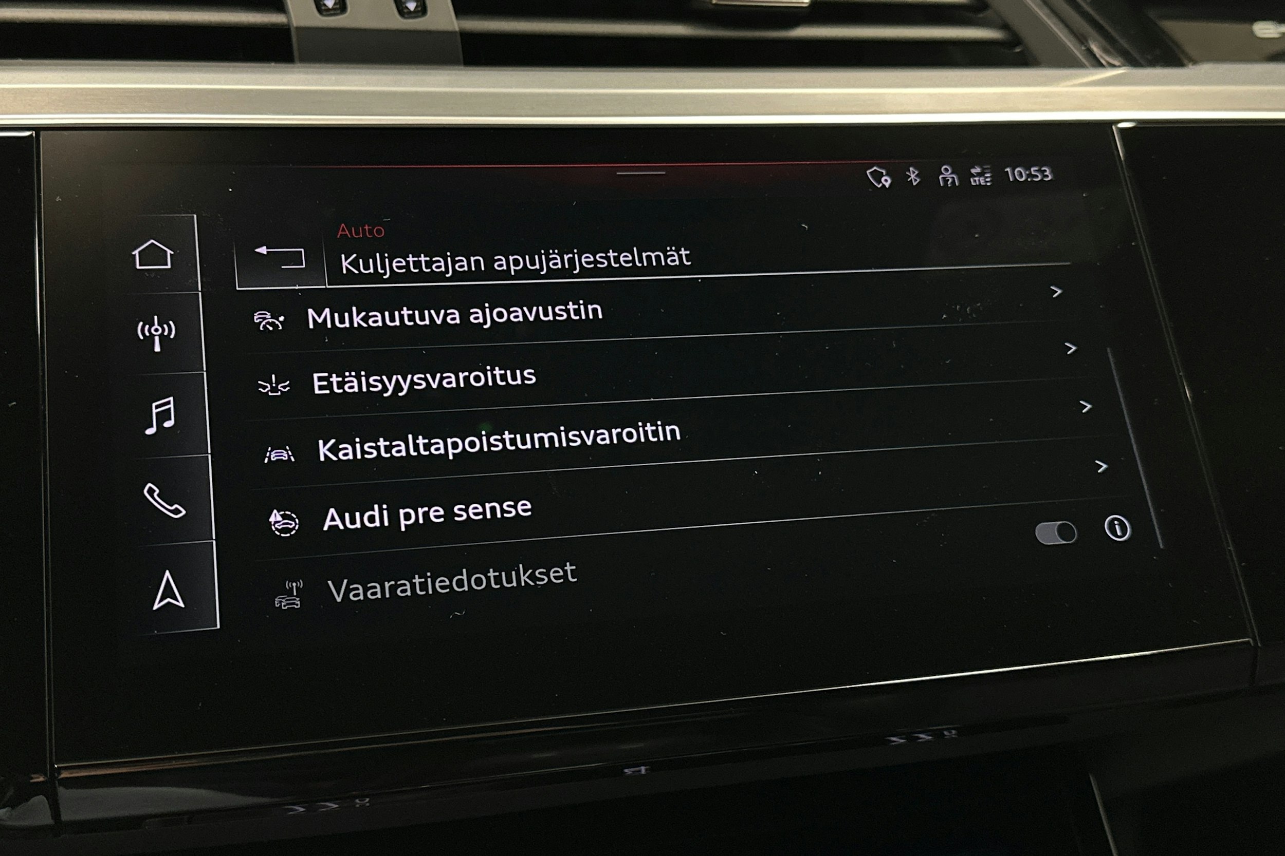 musta Audi e-tron 2022 kuva 28.