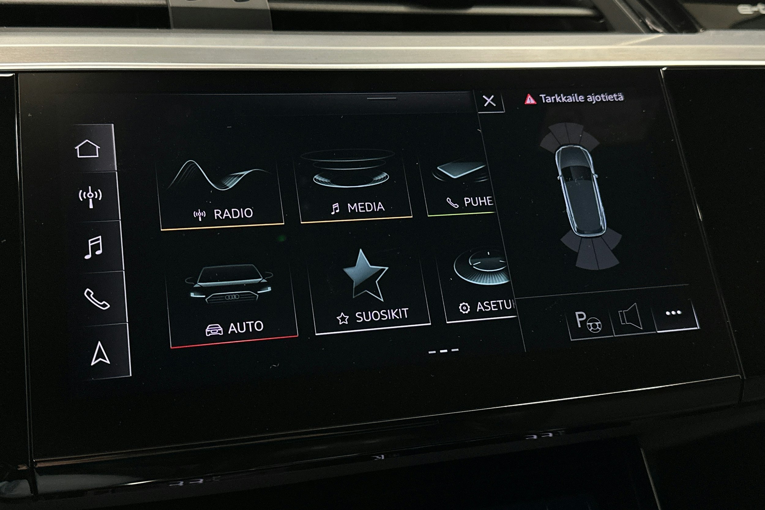 musta Audi e-tron 2022 kuva 29.