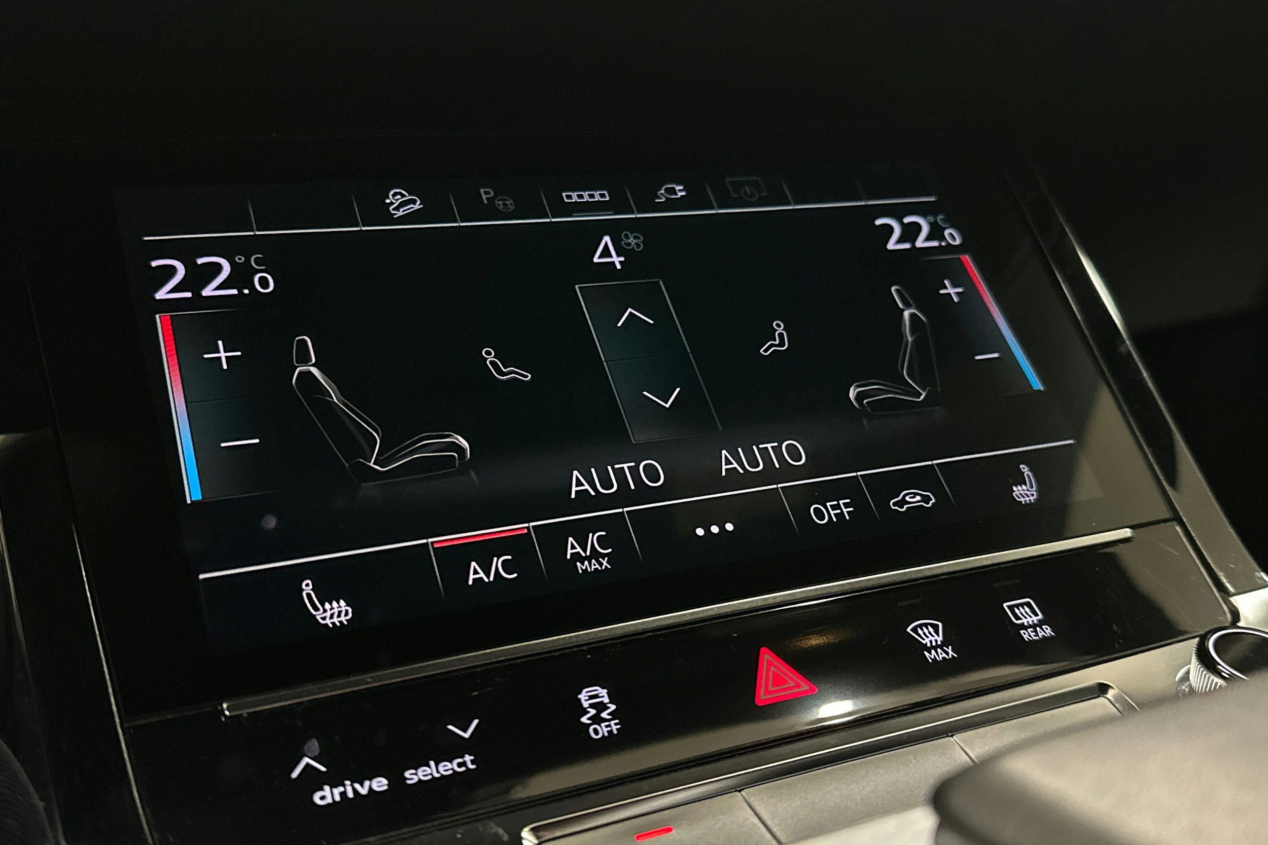 musta Audi e-tron 2022 kuva 30.