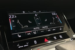 musta Audi e-tron 2022 kuva 30.