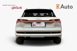 valkoinen Audi e-tron 2022 kuva 3.