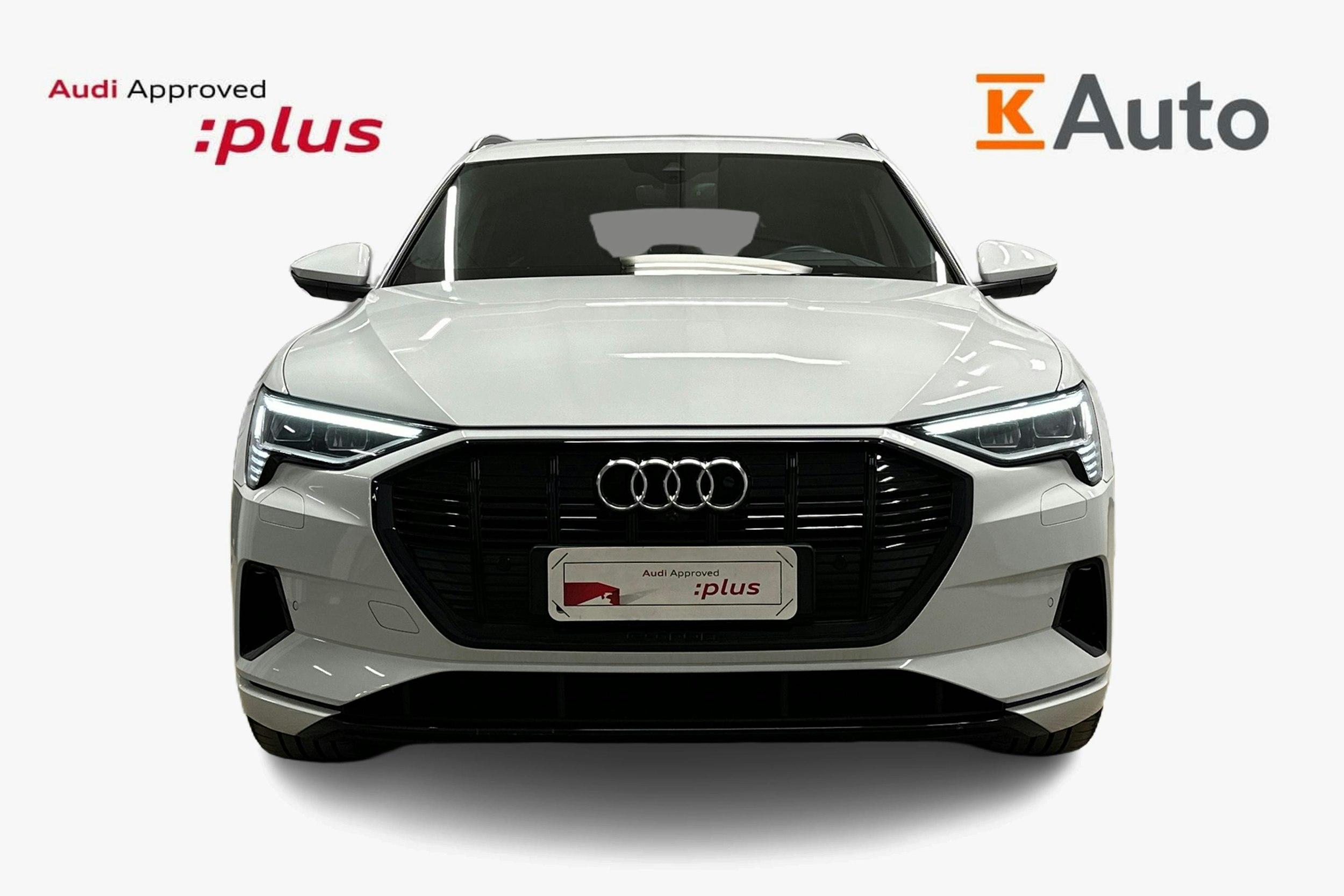 valkoinen Audi e-tron 2022 kuva 5.