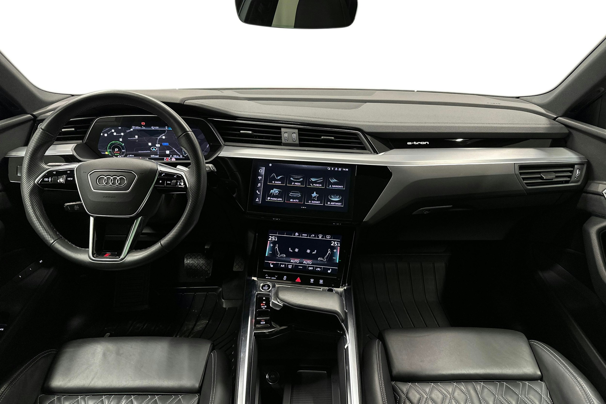 valkoinen Audi e-tron 2022 kuva 9.