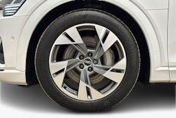 valkoinen Audi e-tron 2022 kuva 11.