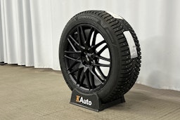 valkoinen Audi e-tron 2022 kuva 12.