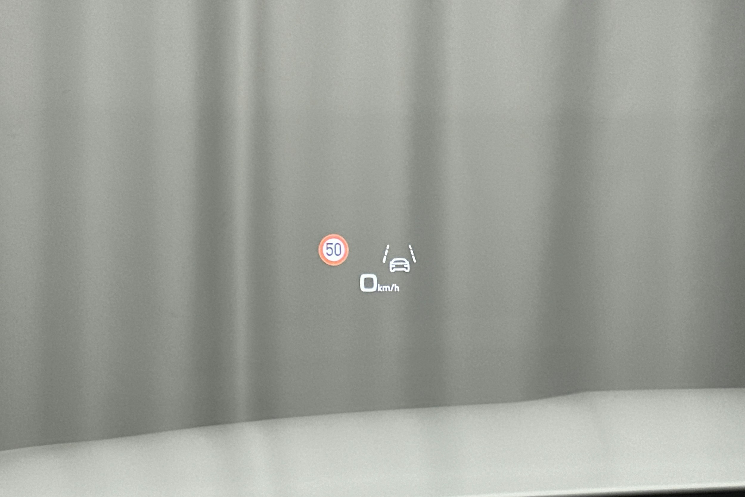 valkoinen Audi e-tron 2022 kuva 24.