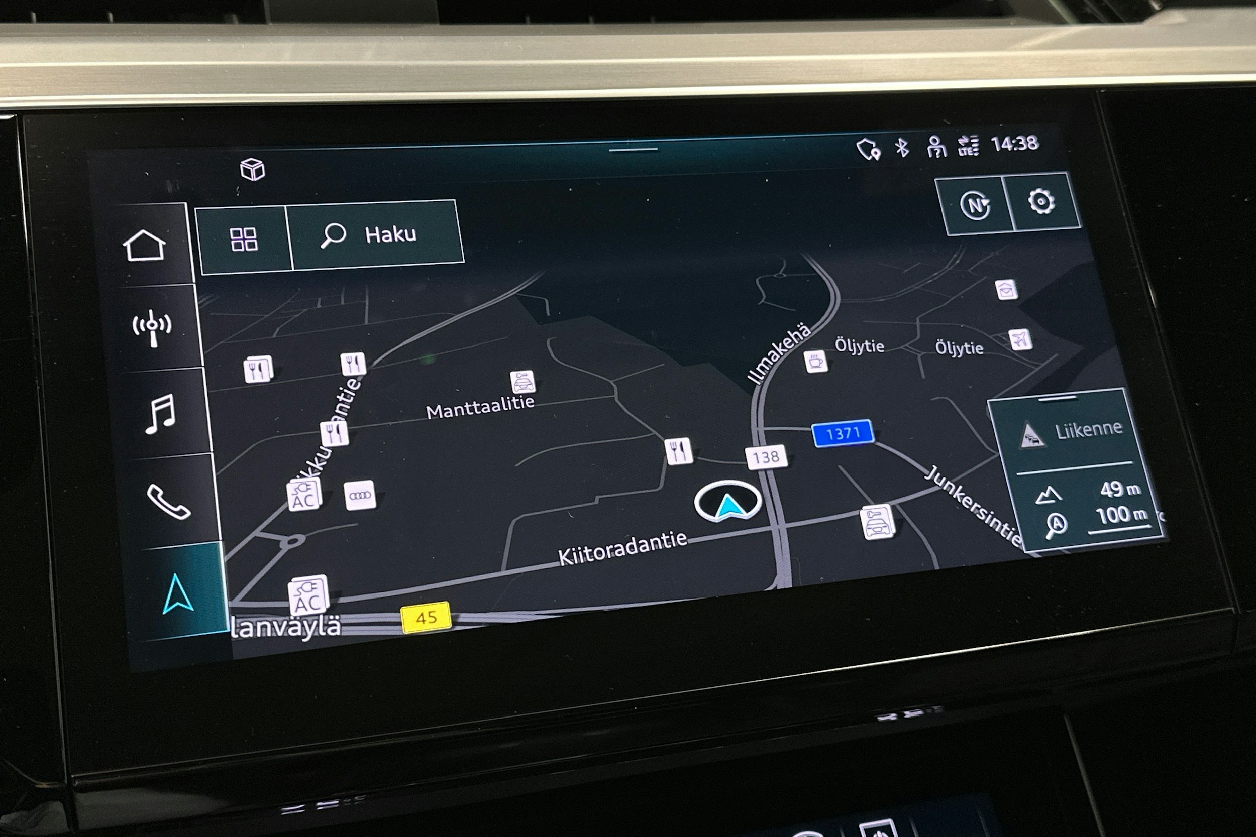 valkoinen Audi e-tron 2022 kuva 25.