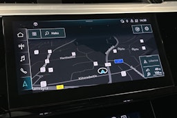 valkoinen Audi e-tron 2022 kuva 25.