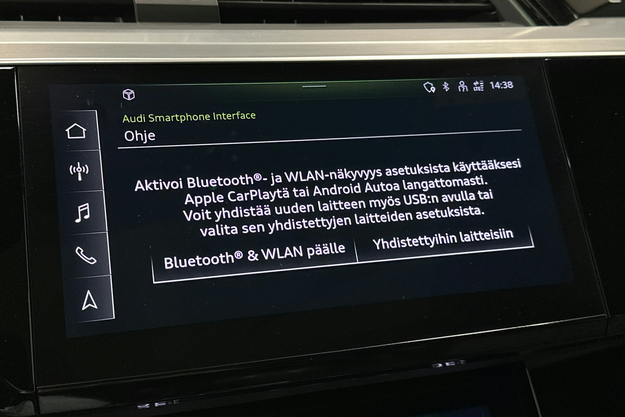 valkoinen Audi e-tron 2022 kuva 26.