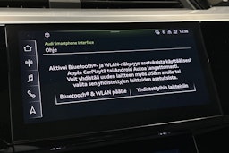 valkoinen Audi e-tron 2022 kuva 26.