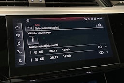 valkoinen Audi e-tron 2022 kuva 28.