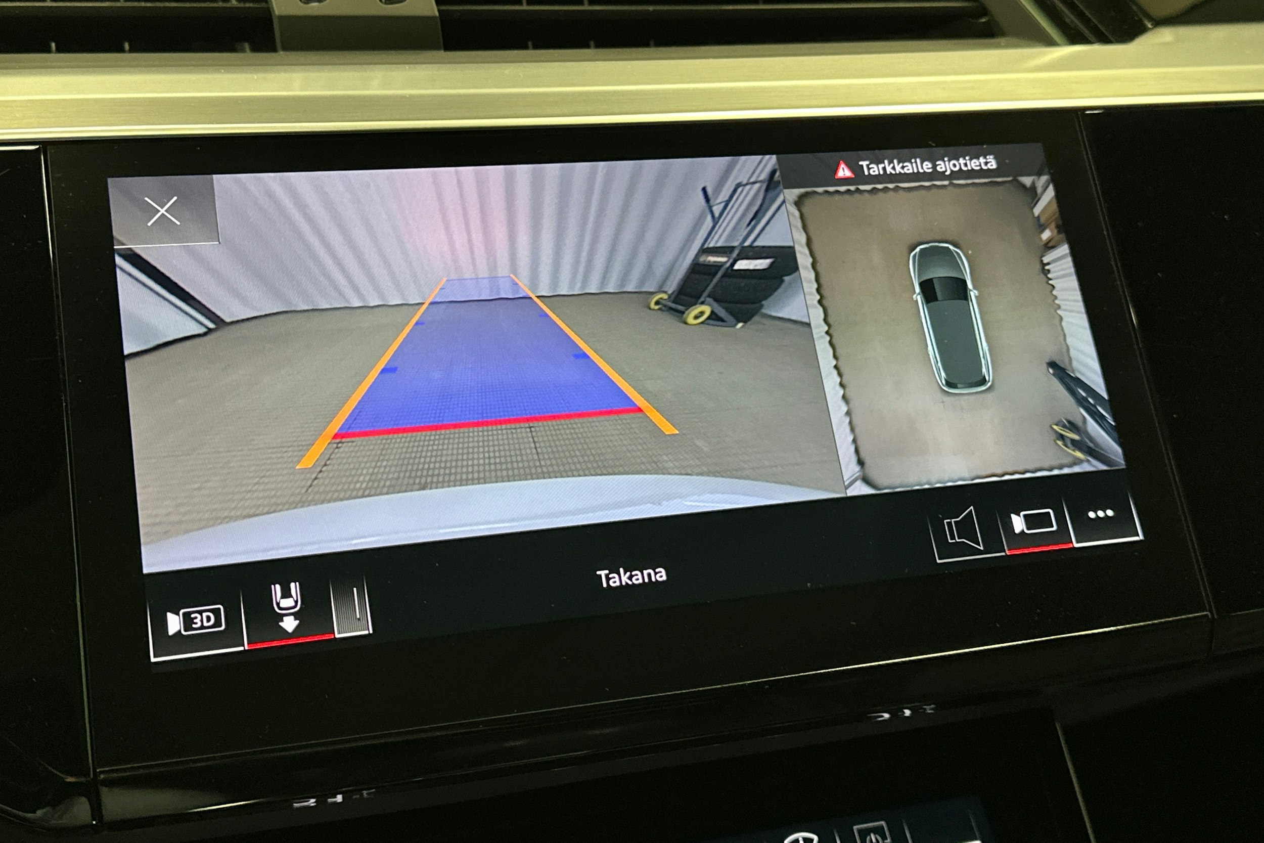 valkoinen Audi e-tron 2022 kuva 31.