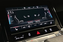 valkoinen Audi e-tron 2022 kuva 32.