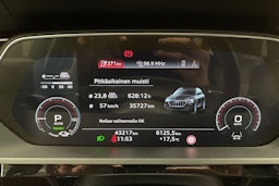 sininen Audi e-tron 2022 kuva 13.