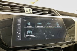 sininen Audi e-tron 2022 kuva 15.