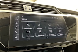 sininen Audi e-tron 2022 kuva 17.