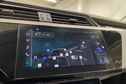 sininen Audi e-tron 2022 kuva 18.