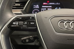 sininen Audi e-tron 2022 kuva 24.