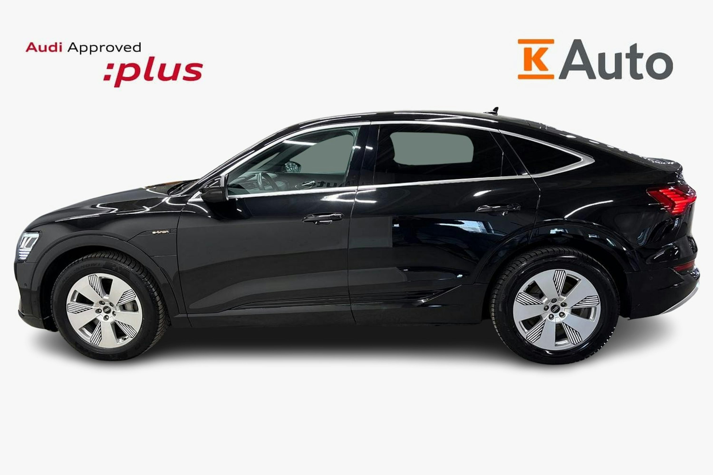 Musta Audi e-tron 2022 kuva 6.