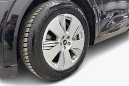 Musta Audi e-tron 2022 kuva 11.