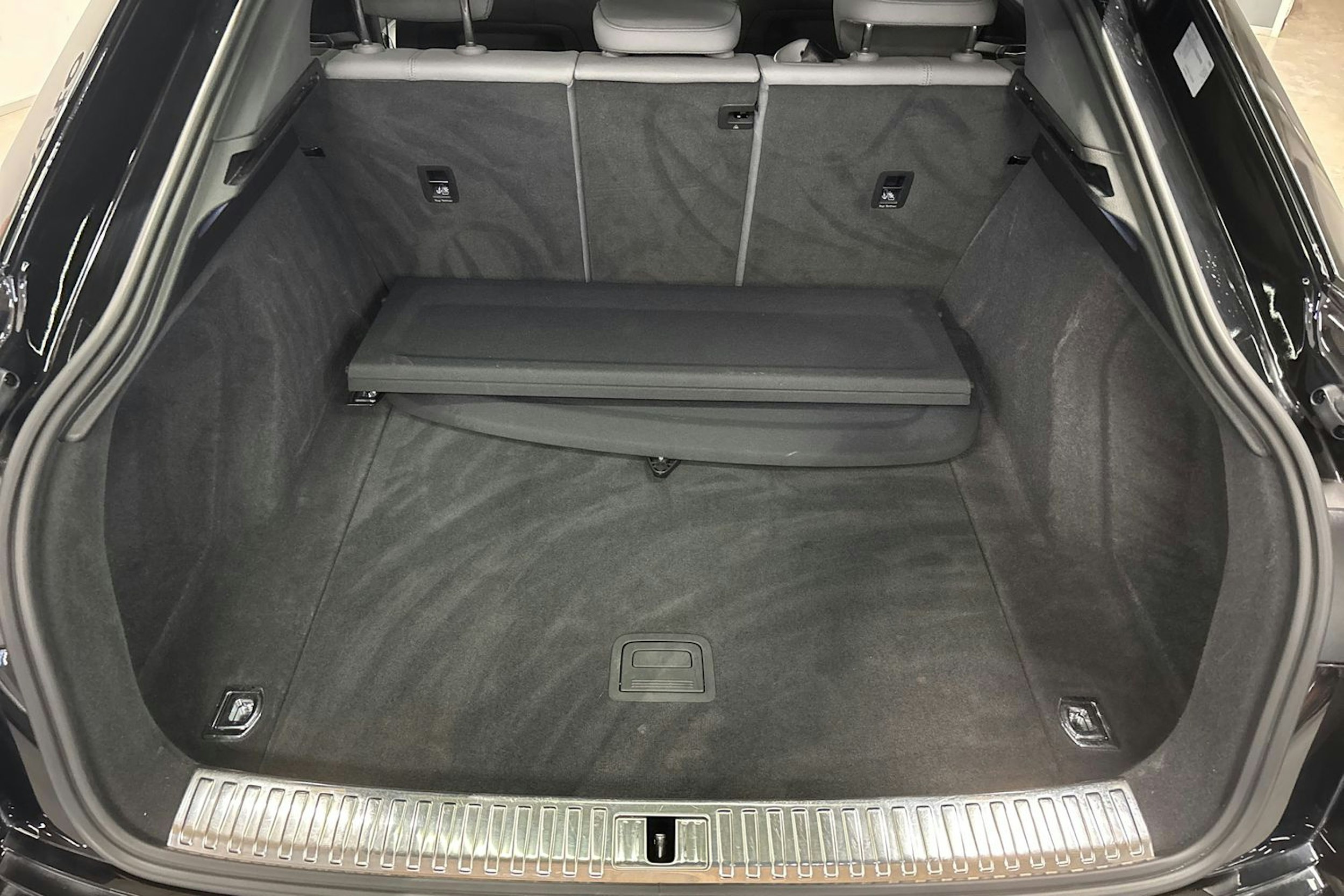 Musta Audi e-tron 2022 kuva 16.