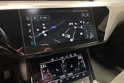 Musta Audi e-tron 2022 kuva 19.