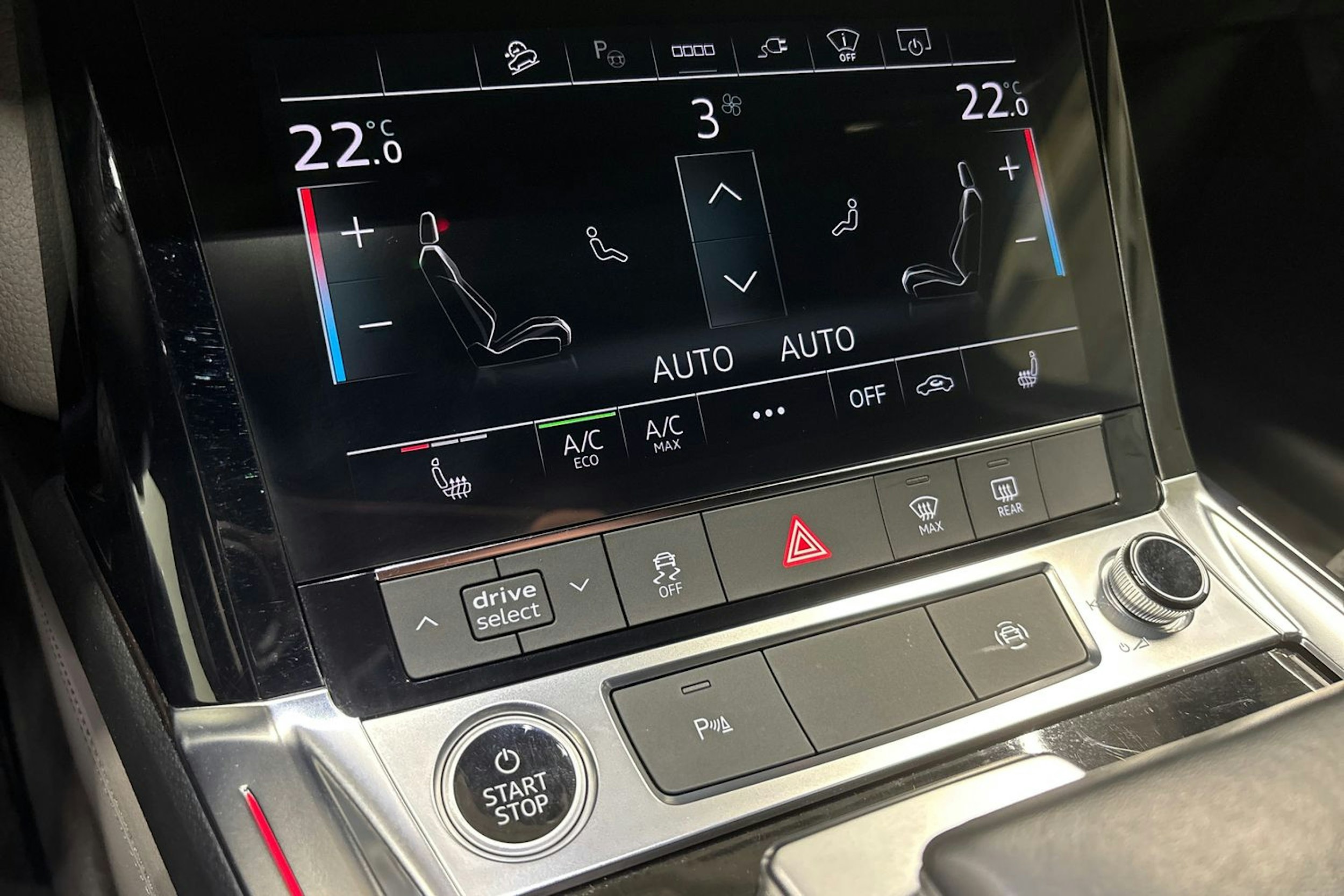 Musta Audi e-tron 2022 kuva 21.