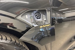 Musta Audi e-tron 2022 kuva 28.