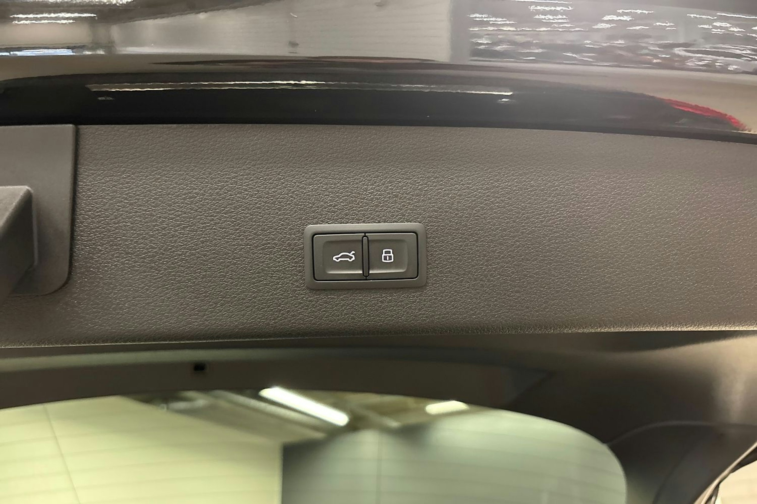 Musta Audi e-tron 2022 kuva 29.