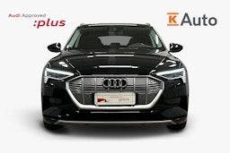 musta Audi e-tron 2022 kuva 4.