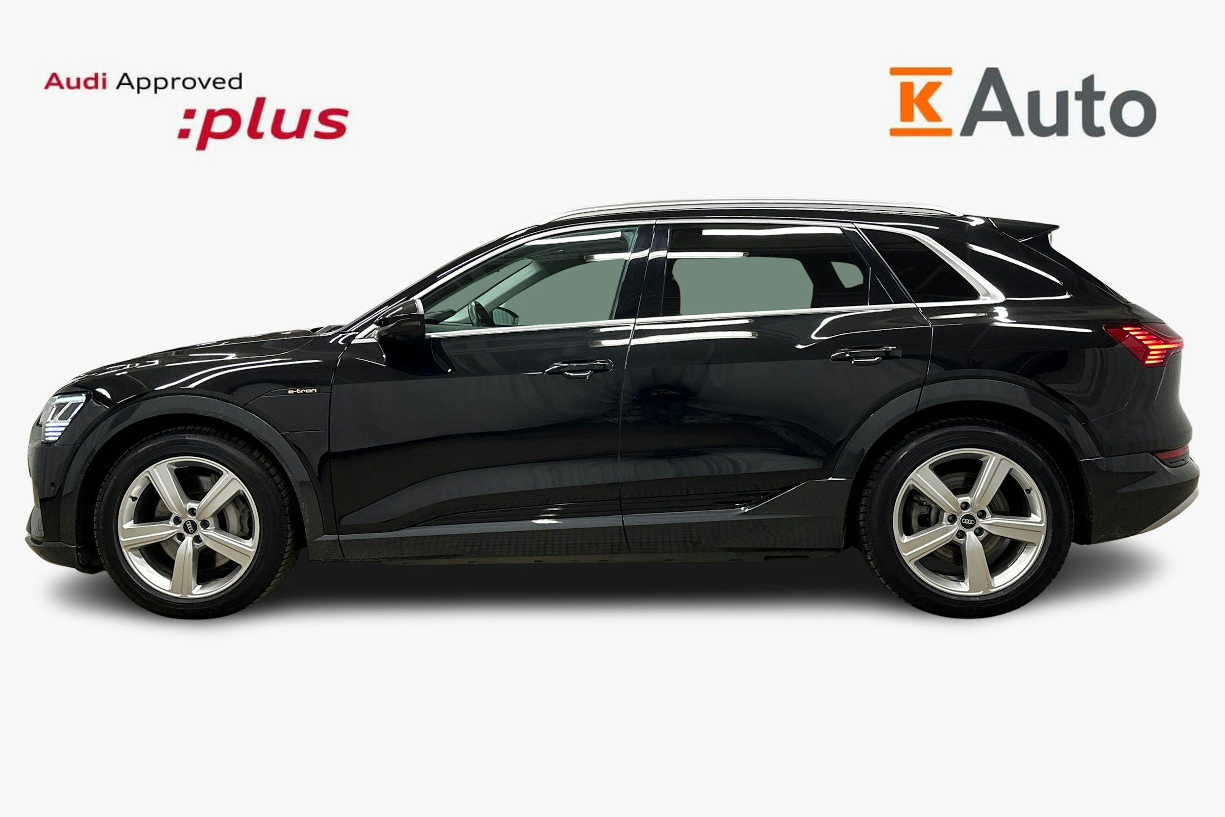 musta Audi e-tron 2022 kuva 5.