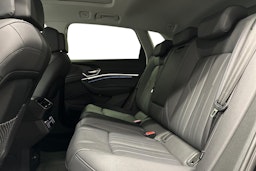 musta Audi e-tron 2022 kuva 8.