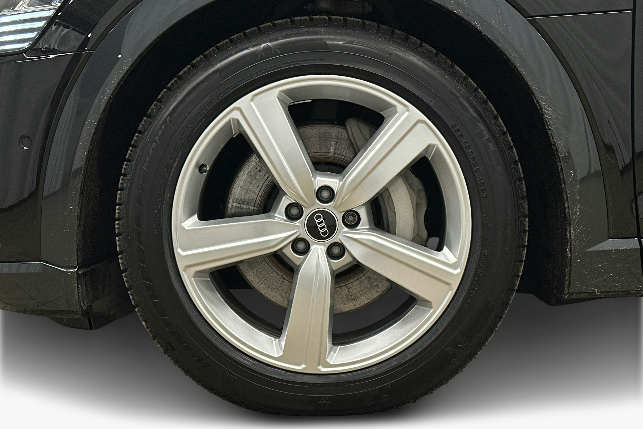 musta Audi e-tron 2022 kuva 9.