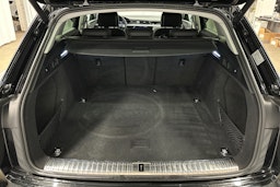 musta Audi e-tron 2022 kuva 11.