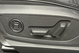 musta Audi e-tron 2022 kuva 15.