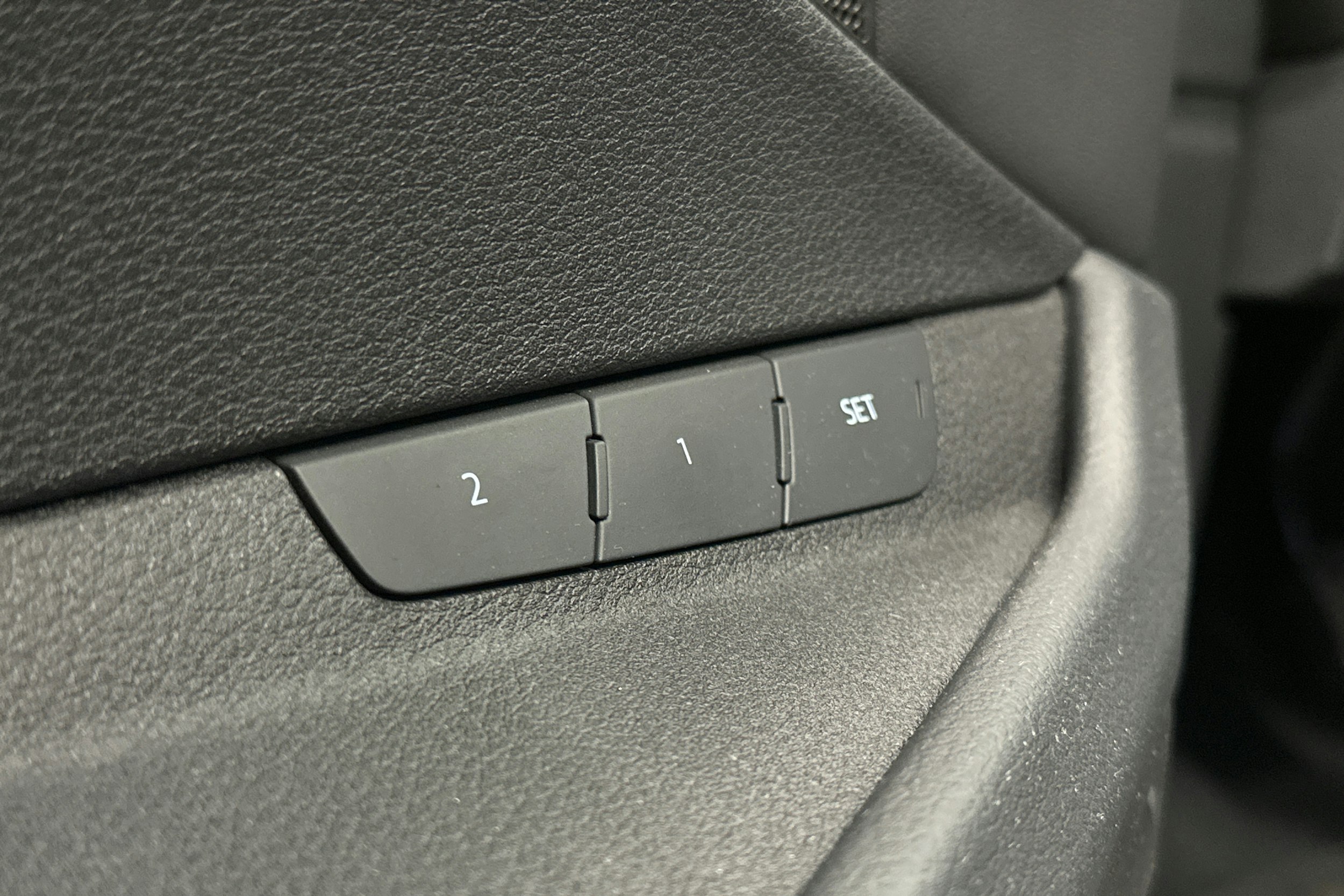 musta Audi e-tron 2022 kuva 16.