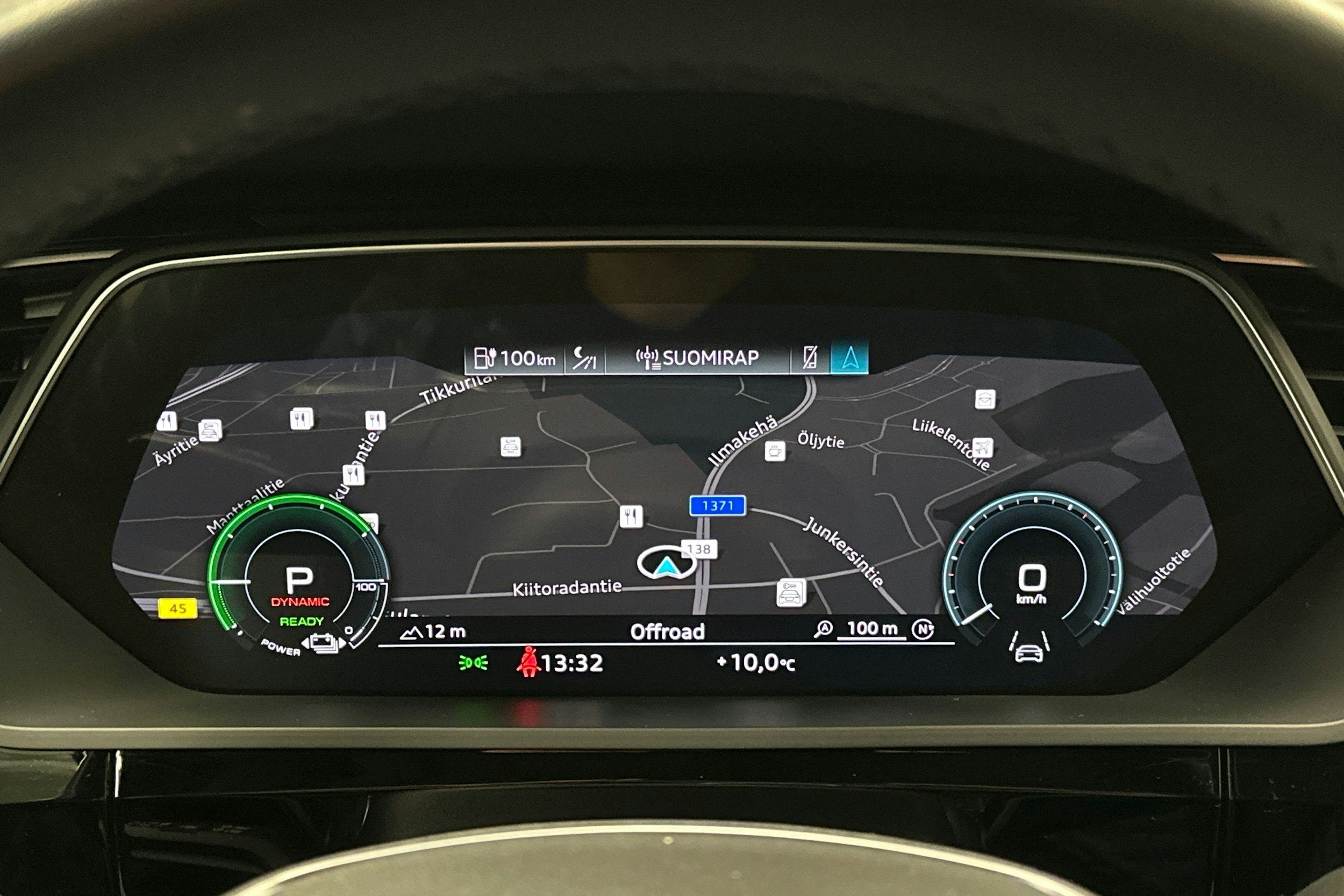 musta Audi e-tron 2022 kuva 21.