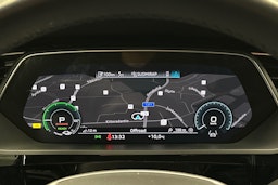 musta Audi e-tron 2022 kuva 21.